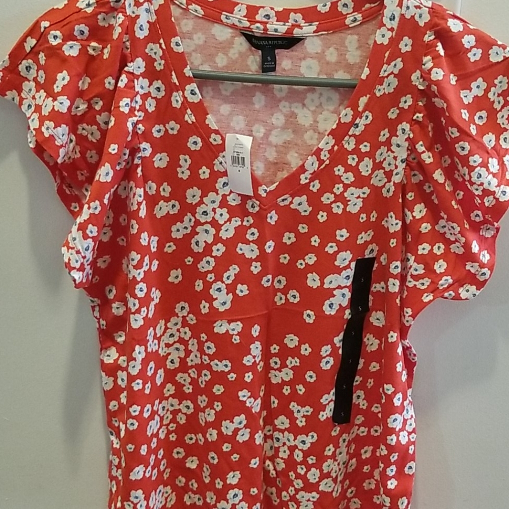 Red and white floral flutter sleeve blouse